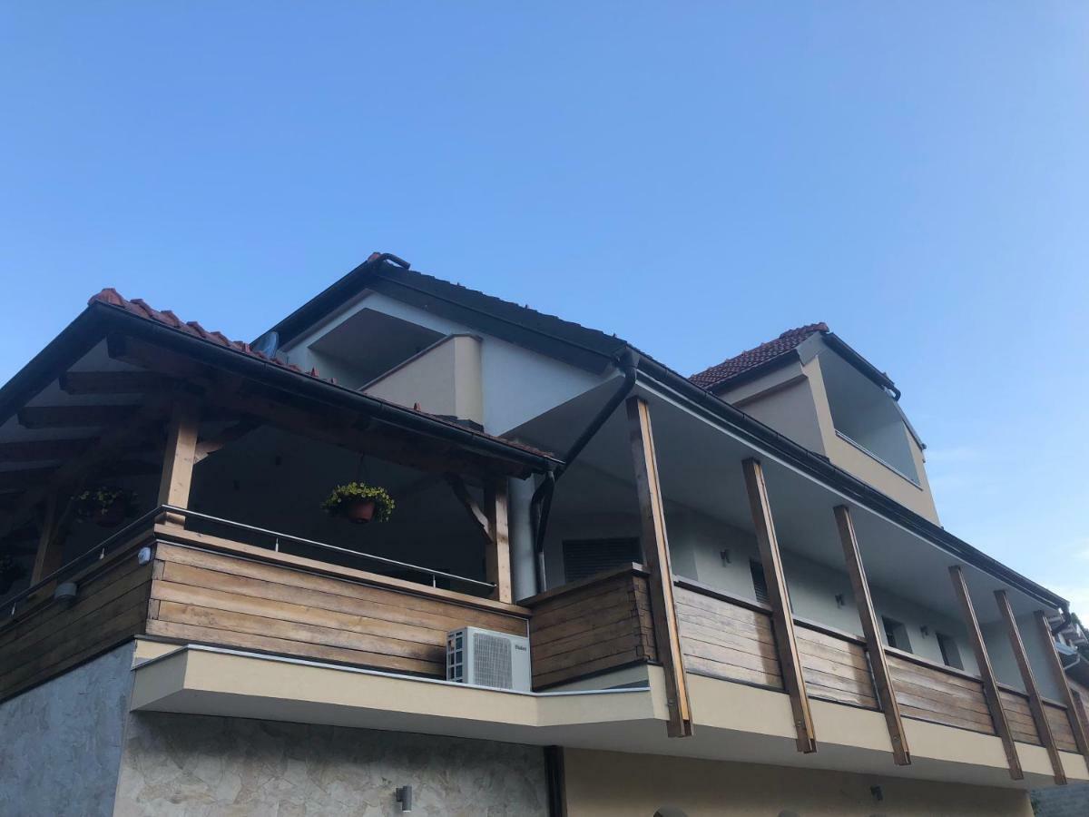 Apartmani Izvor - טוהליסקה טופליצה מראה חיצוני תמונה